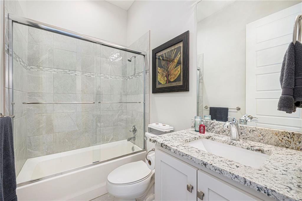 Photo 16 of 29 - 4417 N 142nd Street