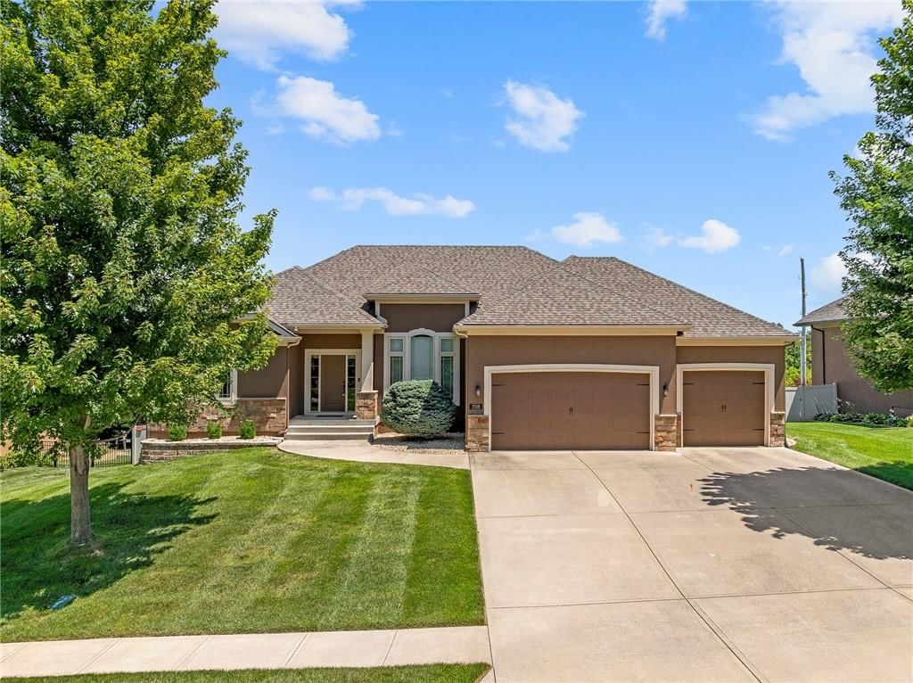 2118 SE Hemlock Drive, Blue Springs, MO