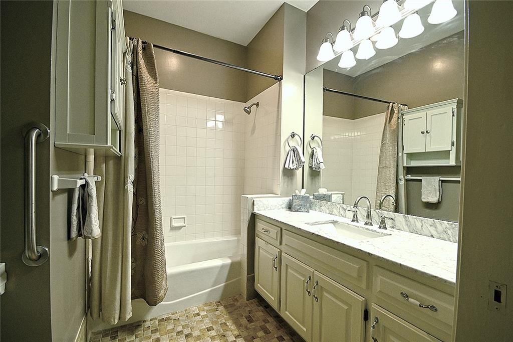 Photo 19 of 51 - 5218 W 122nd Street