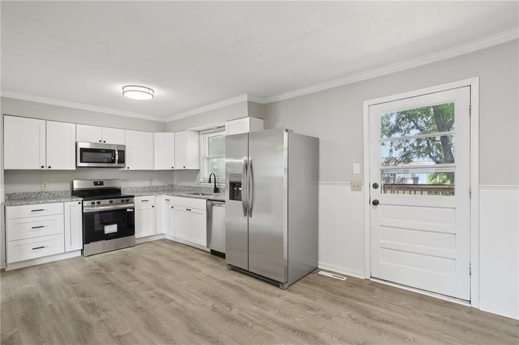 305 W 2nd Terrace — photo 3