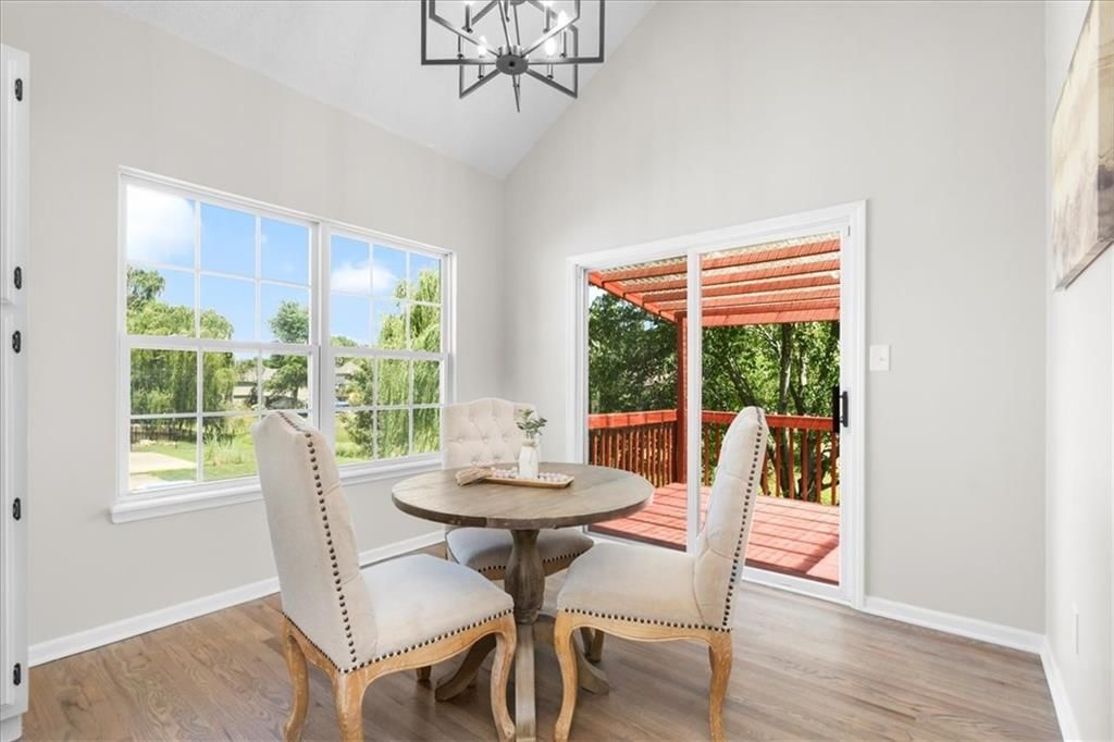 Photo 7 of 33 - 709 SW Graystone Drive