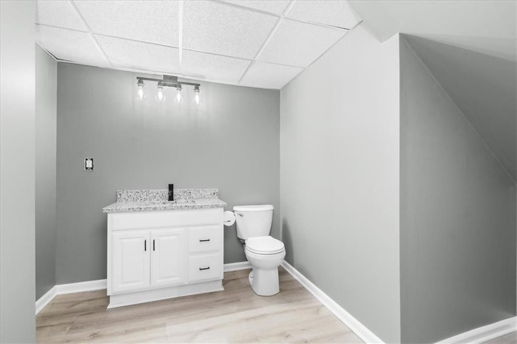 Photo 21 of 33 - 709 SW Graystone Drive