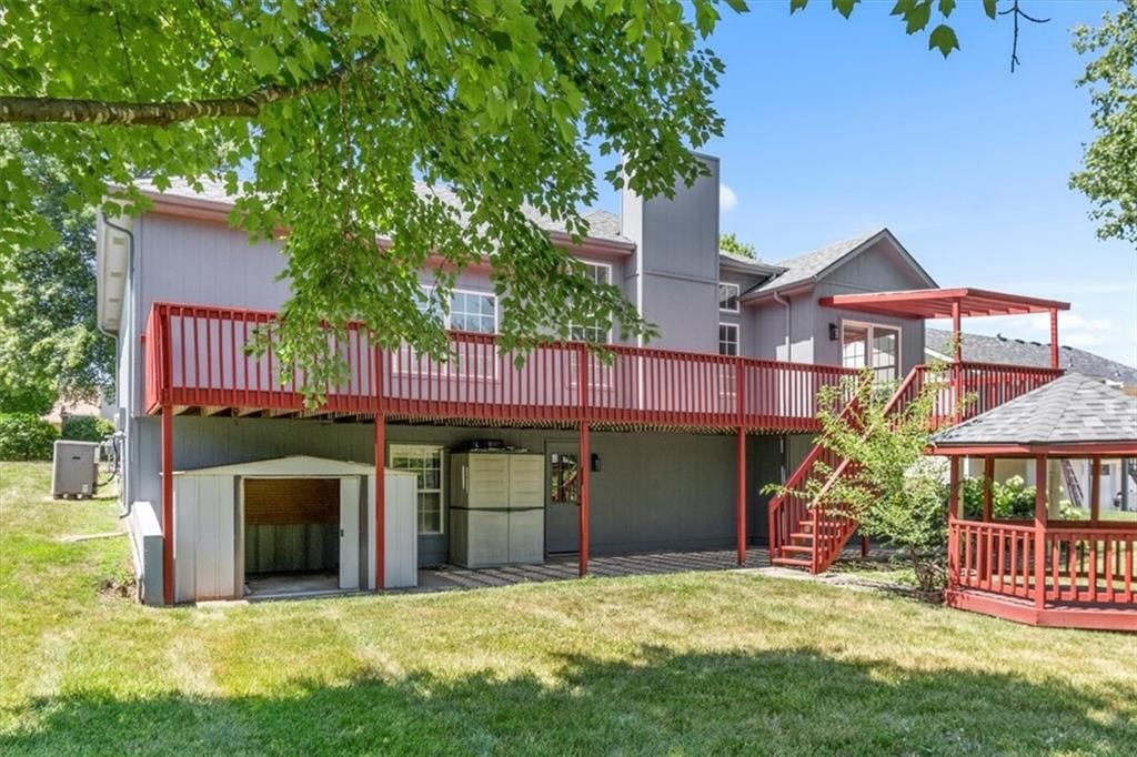 Photo 27 of 33 - 709 SW Graystone Drive