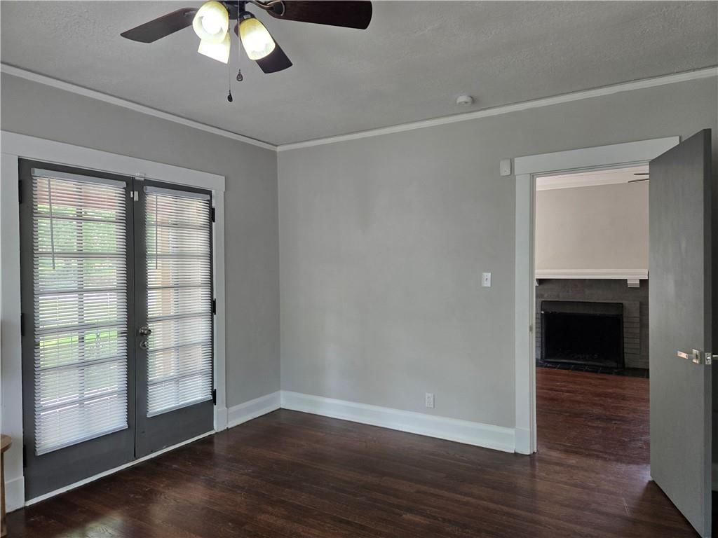 Photo 7 of 21 - 4949 Tracy Avenue