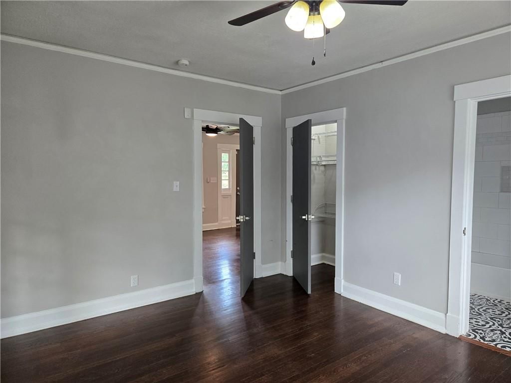 Photo 8 of 21 - 4949 Tracy Avenue