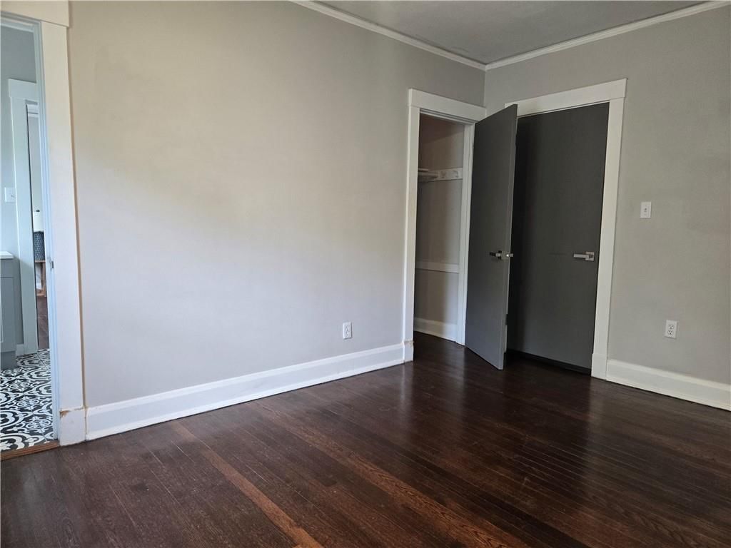 Photo 9 of 21 - 4949 Tracy Avenue