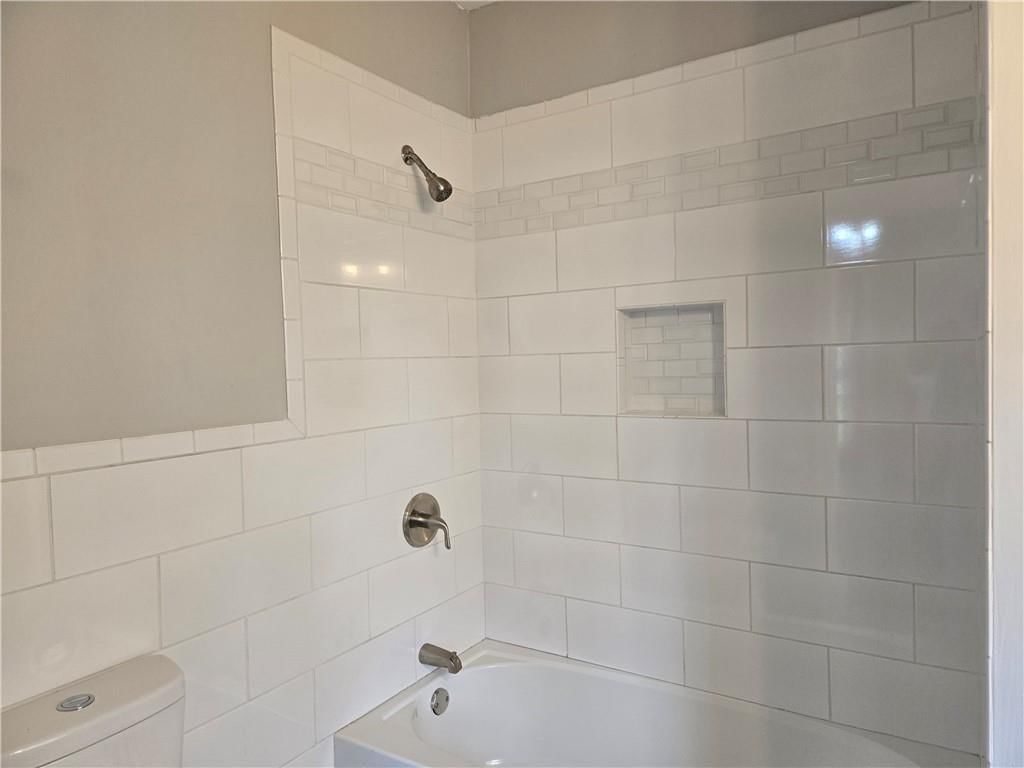 Photo 14 of 21 - 4949 Tracy Avenue