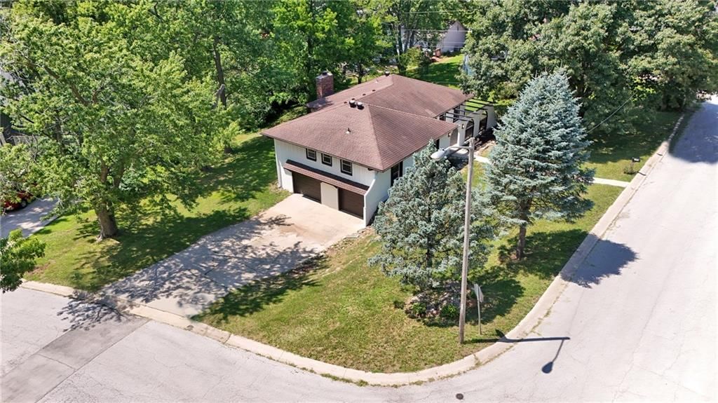 Photo 6 of 33 - 2338 N 88th Street