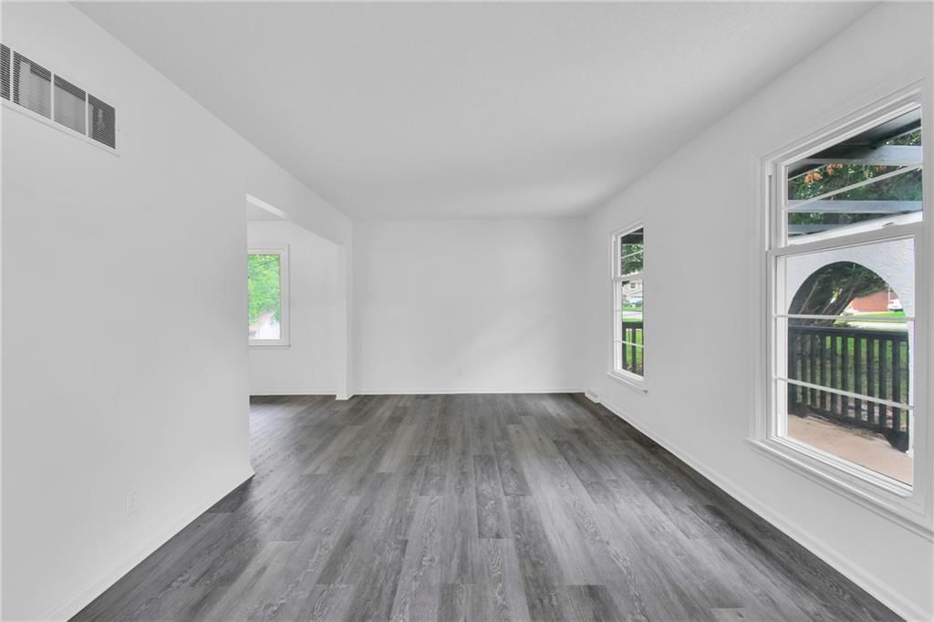 Photo 8 of 33 - 2338 N 88th Street