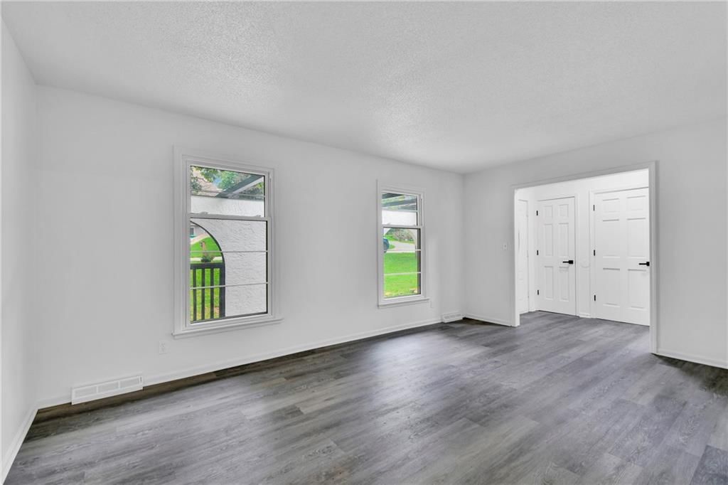 Photo 9 of 33 - 2338 N 88th Street