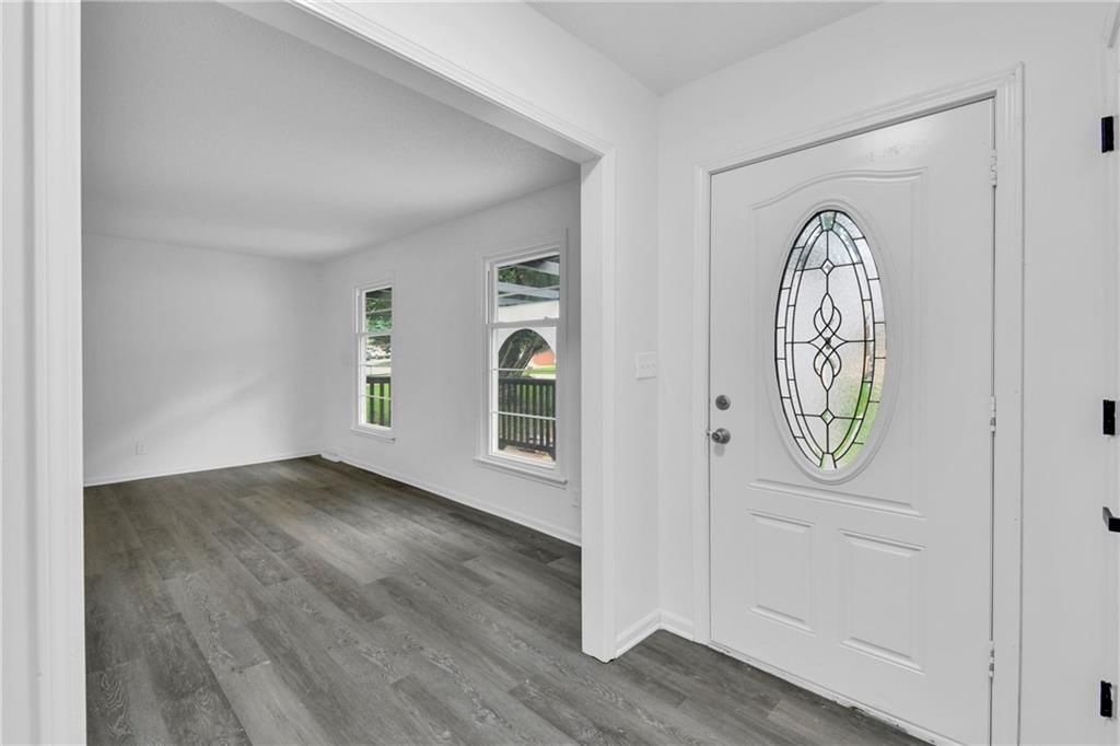 Photo 10 of 33 - 2338 N 88th Street