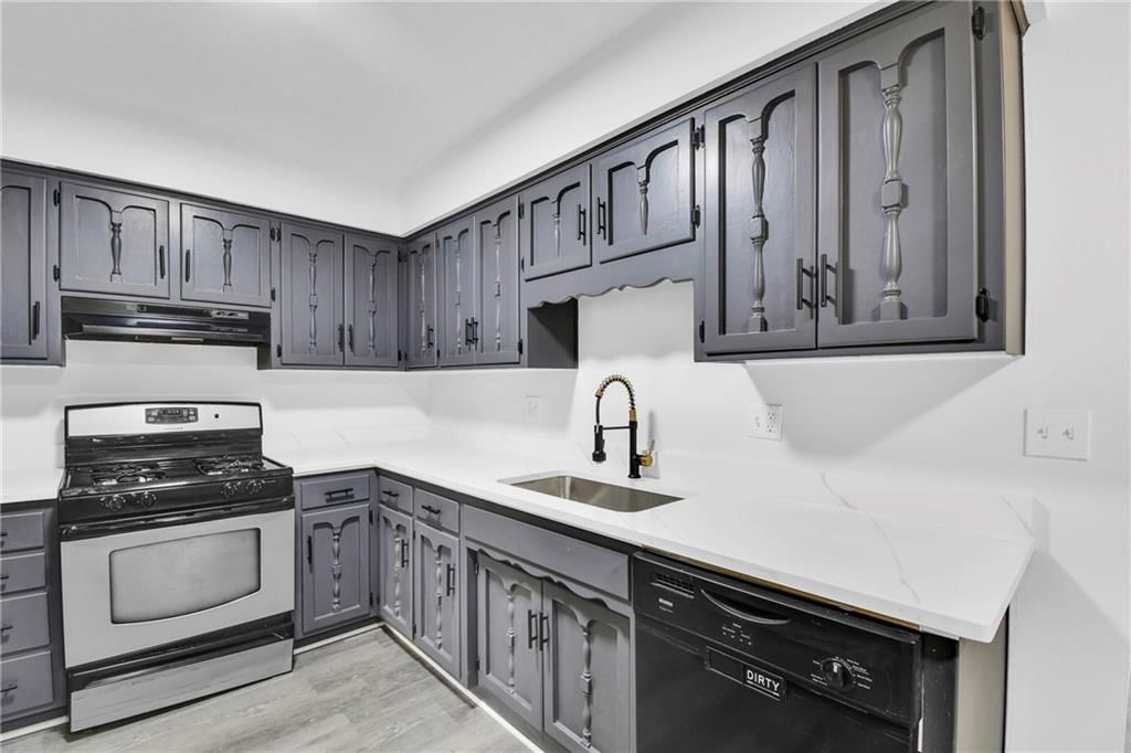 Photo 14 of 33 - 2338 N 88th Street