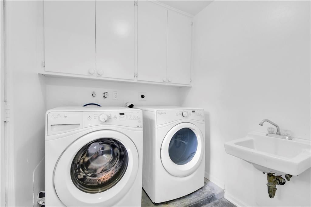 Photo 16 of 33 - 2338 N 88th Street
