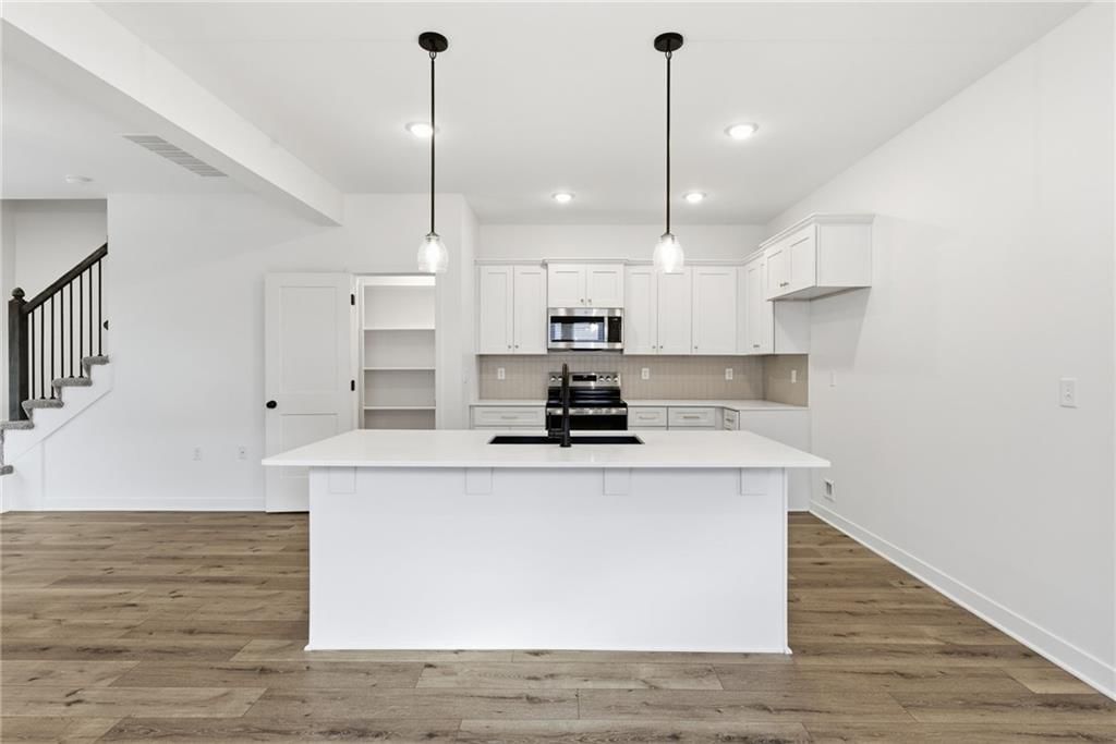 704 Mahogany Court — photo 3