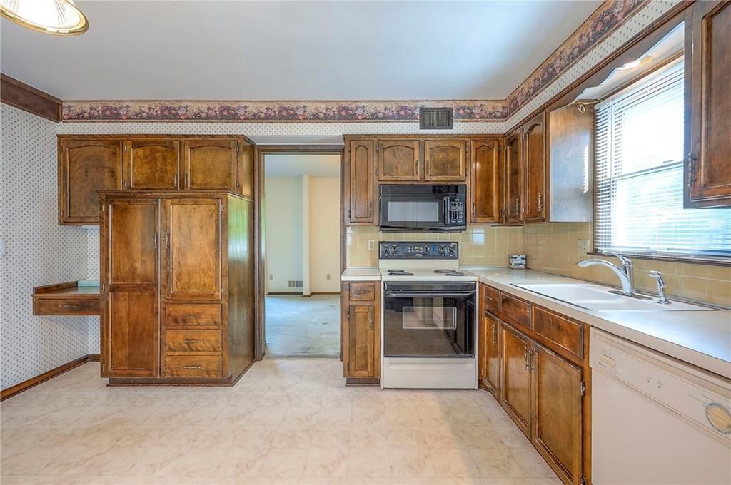 12321 W 102nd Street — photo 17