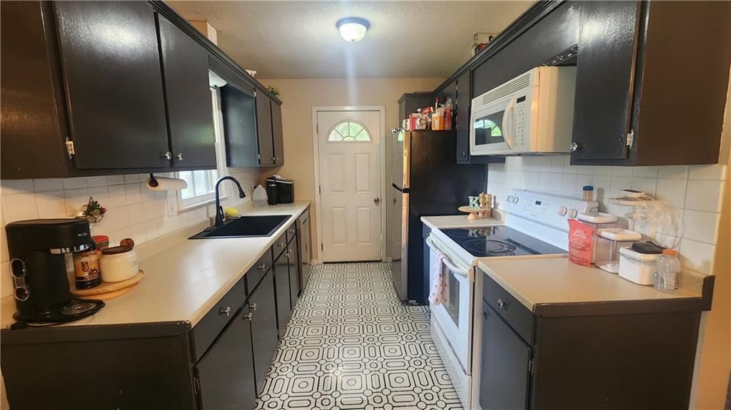 Photo 5 of 18 - 406 E Tuggle Street