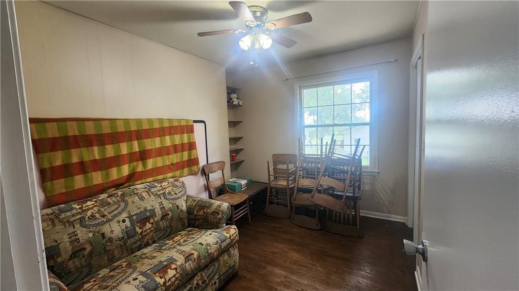Photo 9 of 18 - 406 E Tuggle Street