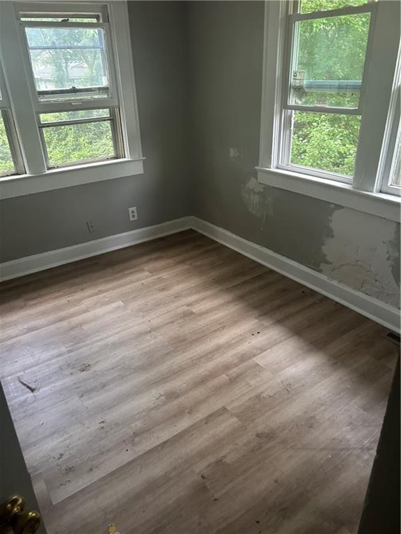 Photo 8 of 9 - 1703 E 50th Street