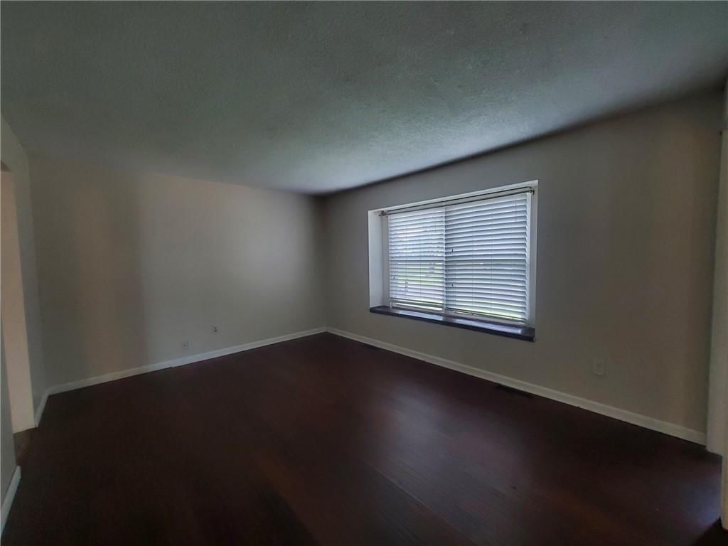 Photo 5 of 25 - 1512 NW Kingston Drive