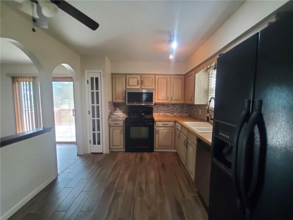 Photo 6 of 25 - 1512 NW Kingston Drive