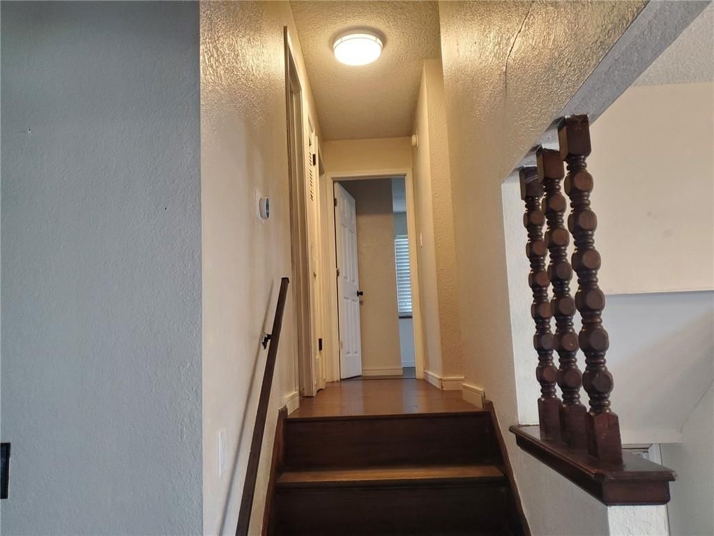 Photo 8 of 25 - 1512 NW Kingston Drive