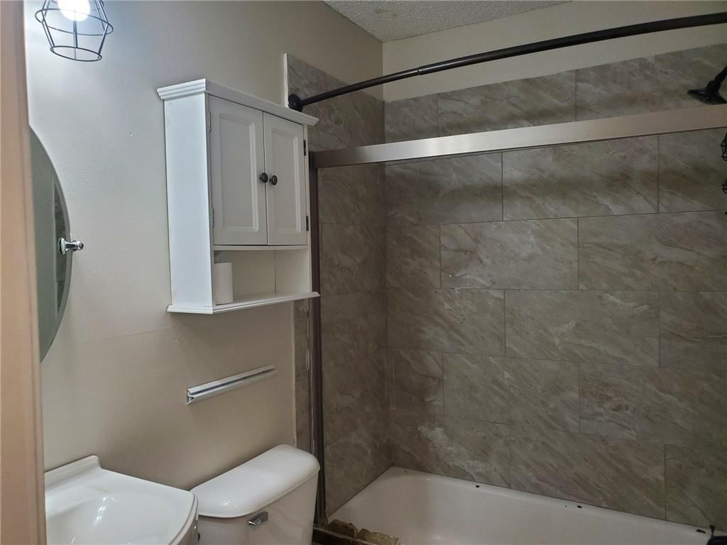 Photo 9 of 25 - 1512 NW Kingston Drive