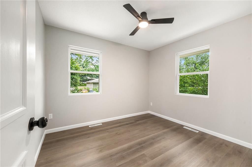 9825 Drury Avenue — photo 14