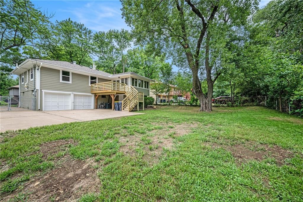 9825 Drury Avenue — photo 27