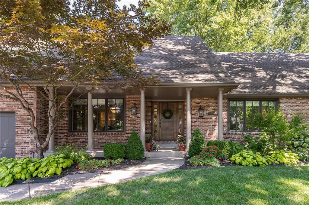 10203 Howe Lane, Leawood, KS
