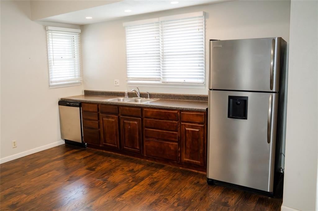 2411 Crawford Avenue — photo 9