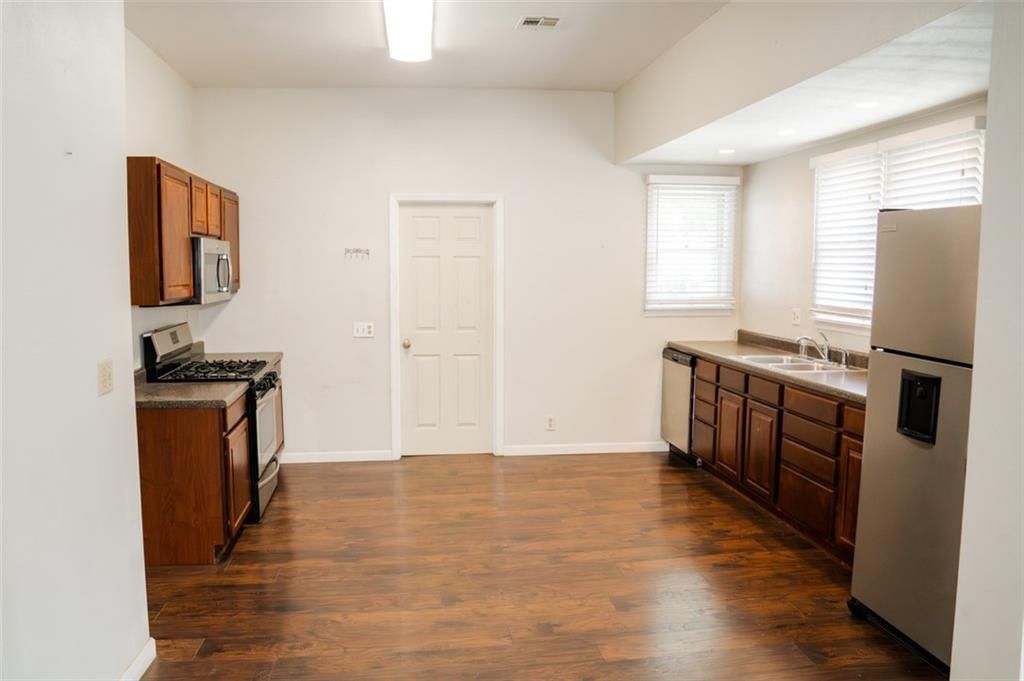 2411 Crawford Avenue — photo 10