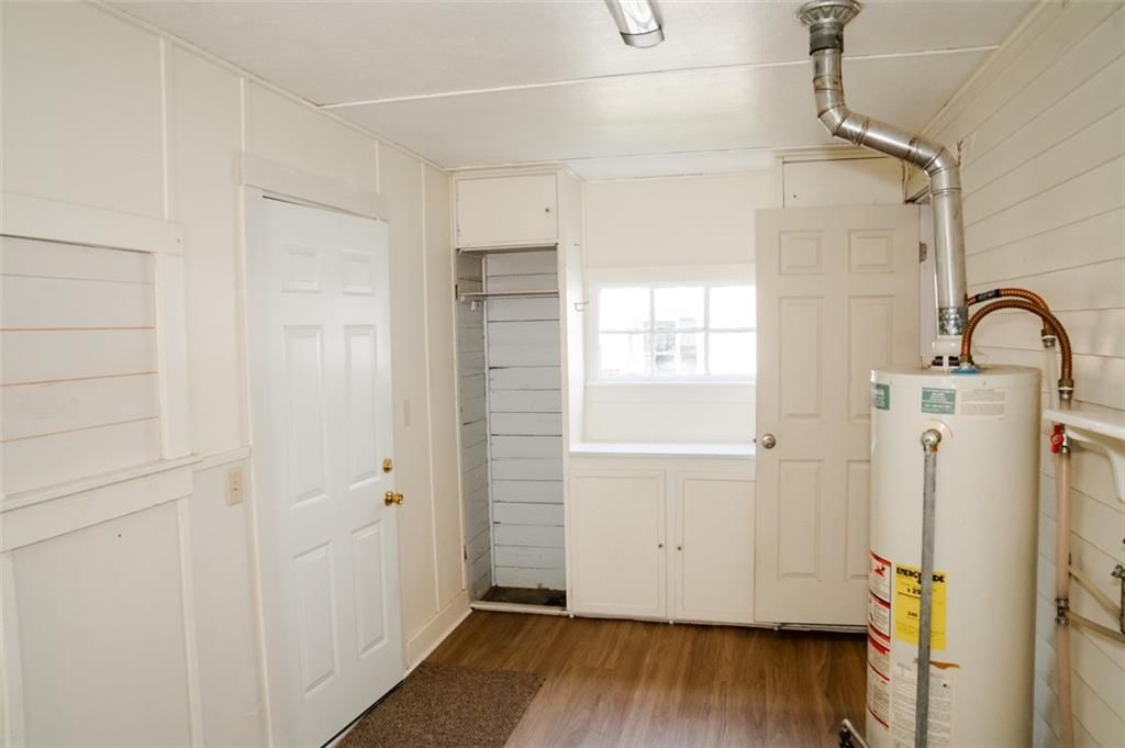2411 Crawford Avenue — photo 24