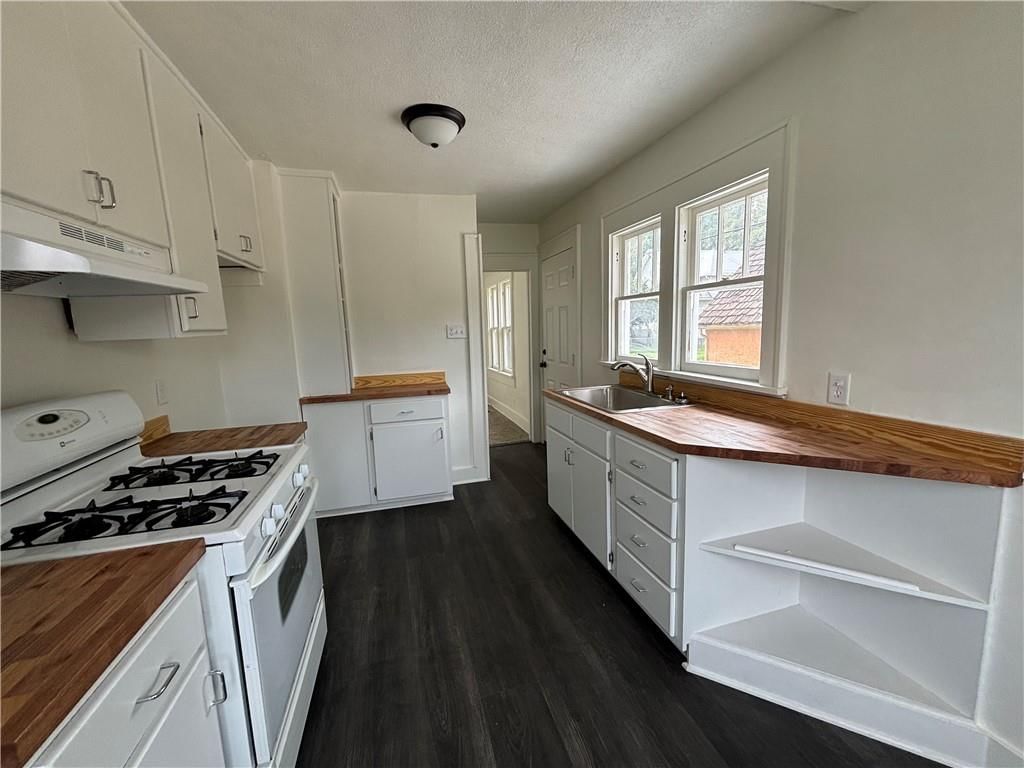 Photo 5 of 17 - 305 N 27th Street