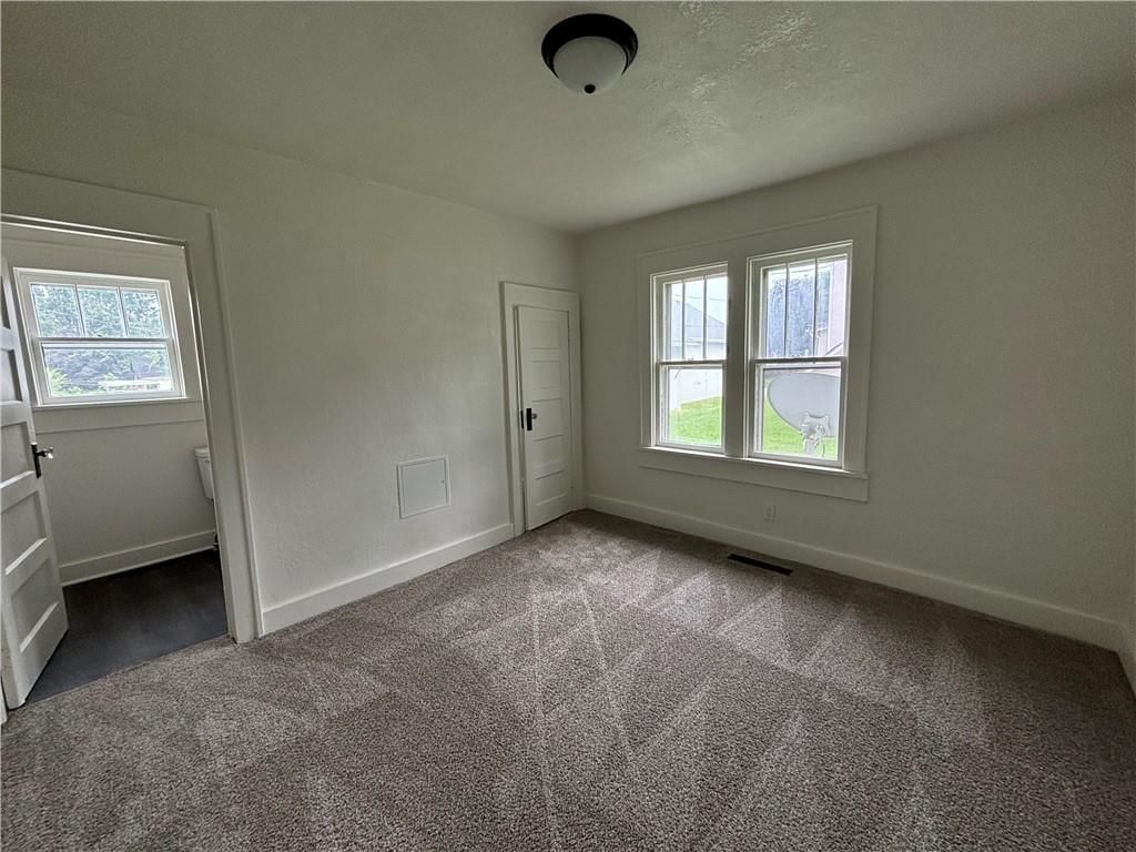 Photo 11 of 17 - 305 N 27th Street