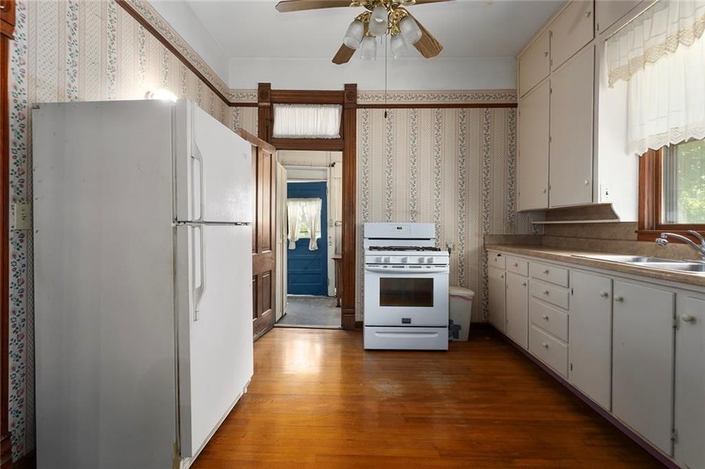 471 E Kansas Street — photo 17