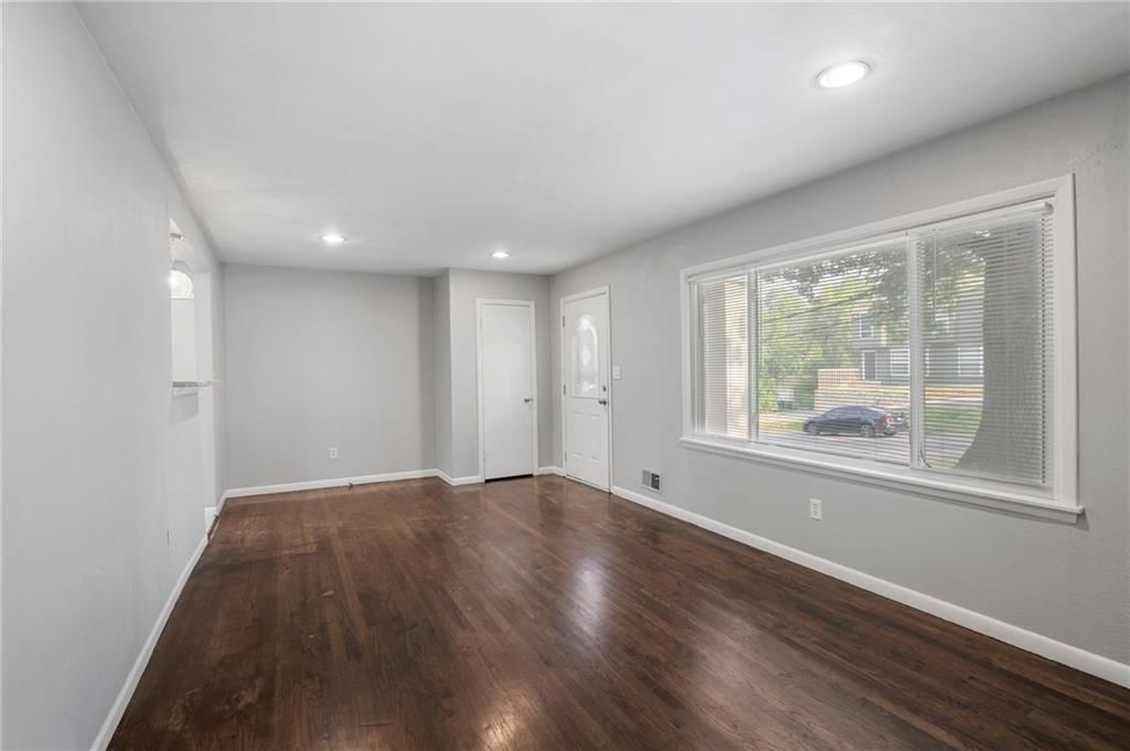 411 W 87th Terrace — photo 5