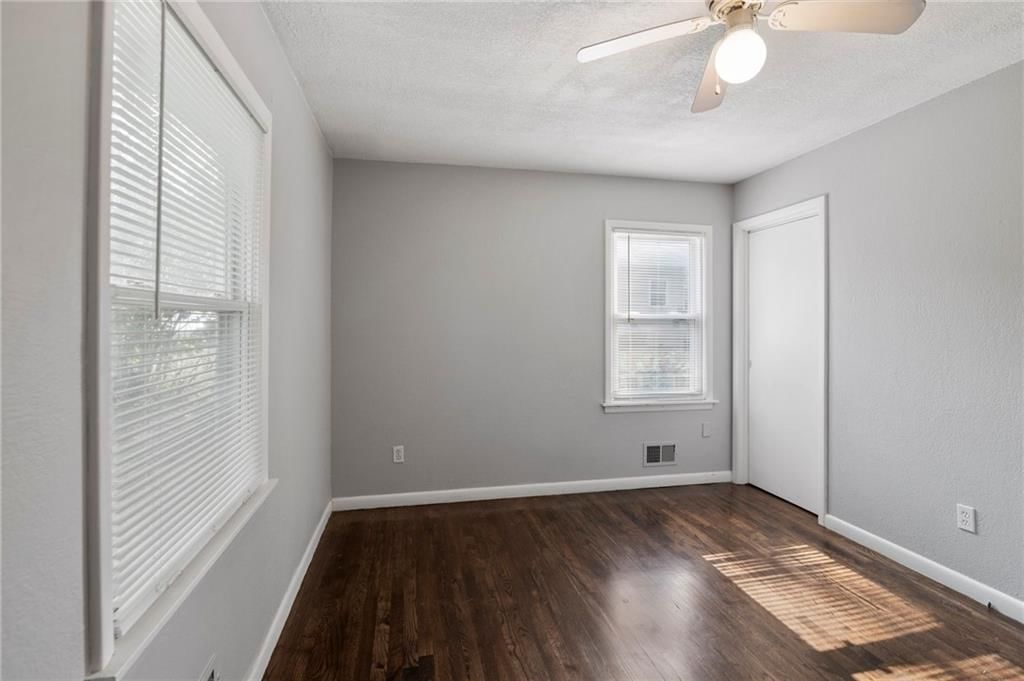411 W 87th Terrace — photo 9