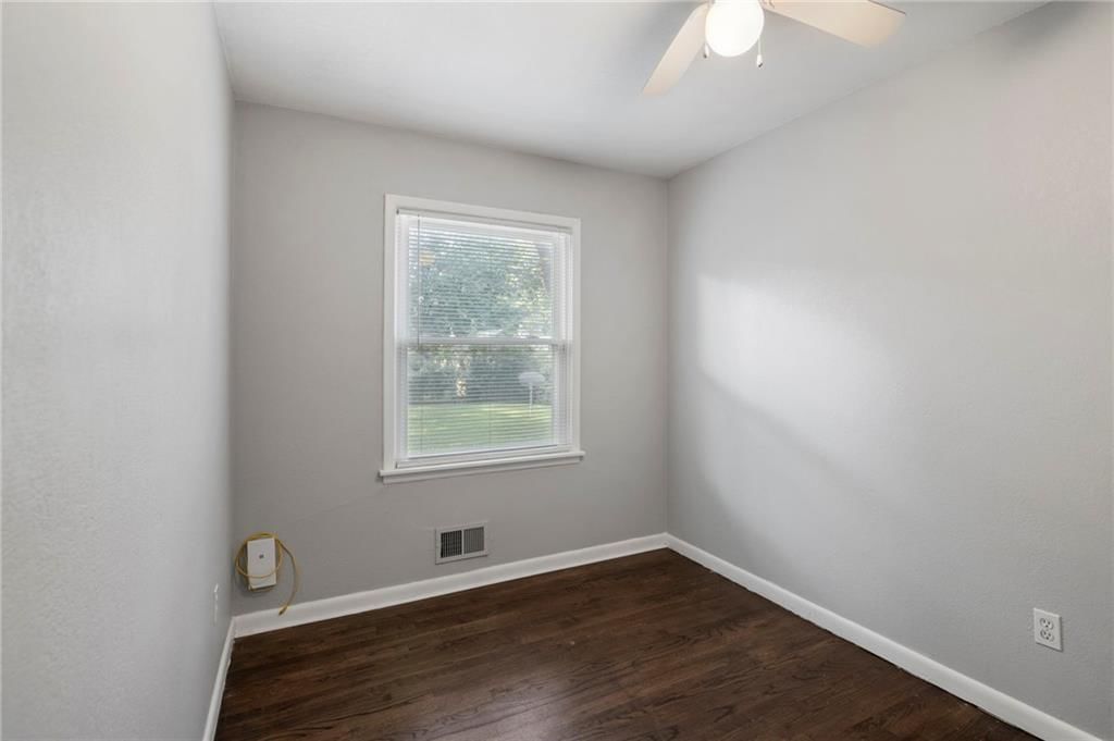 411 W 87th Terrace — photo 12