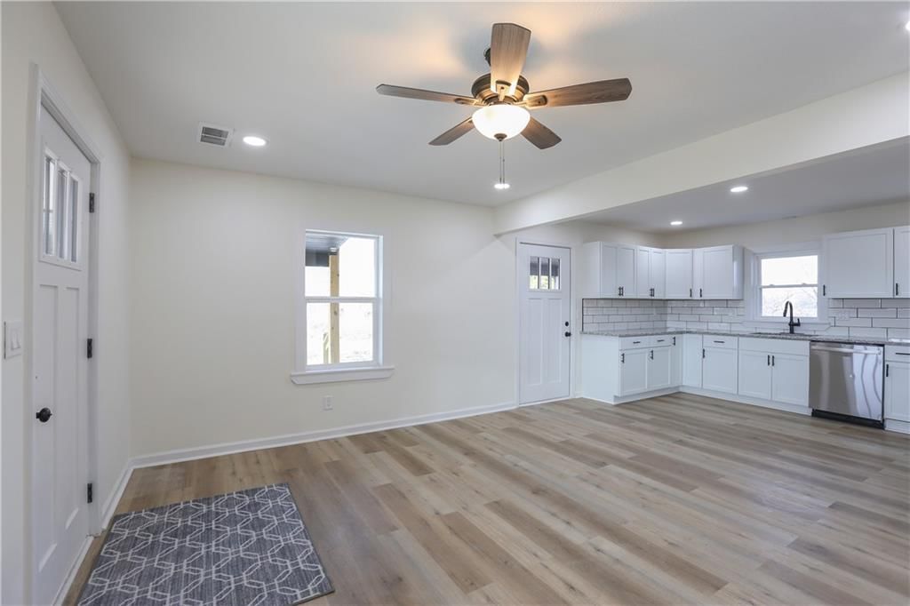 Photo 8 of 37 - 15608 E 267th Street