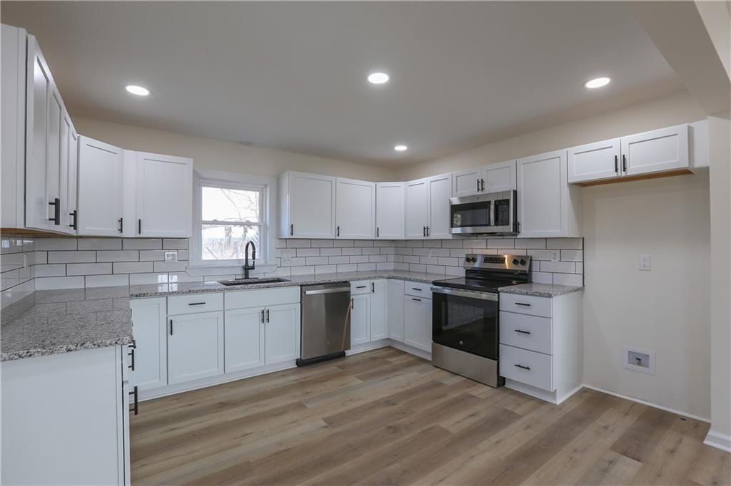 Photo 9 of 37 - 15608 E 267th Street