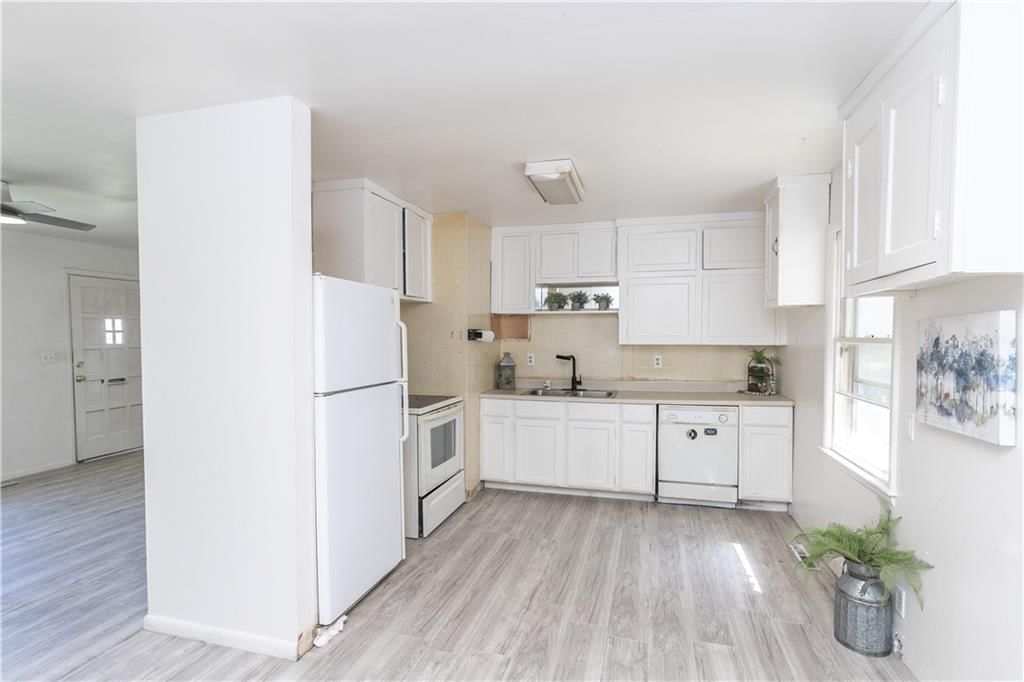 Photo 10 of 36 - 613 Colbern Street