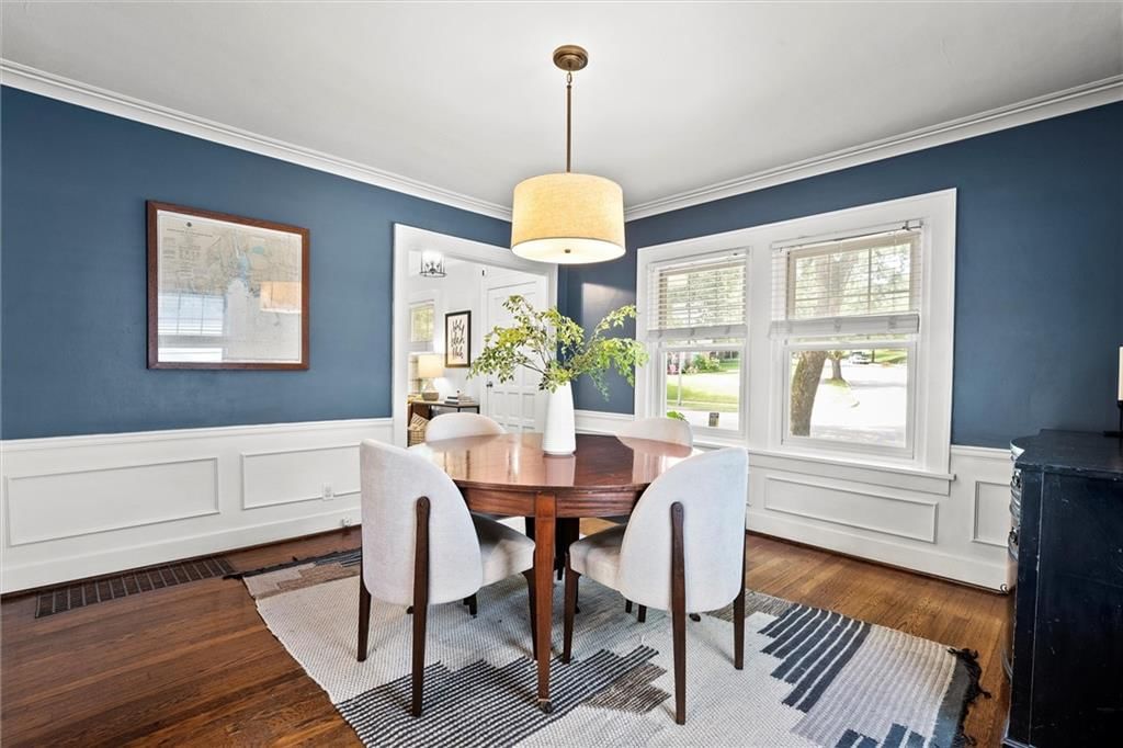 Photo 11 of 34 - 6811 Edgevale Road