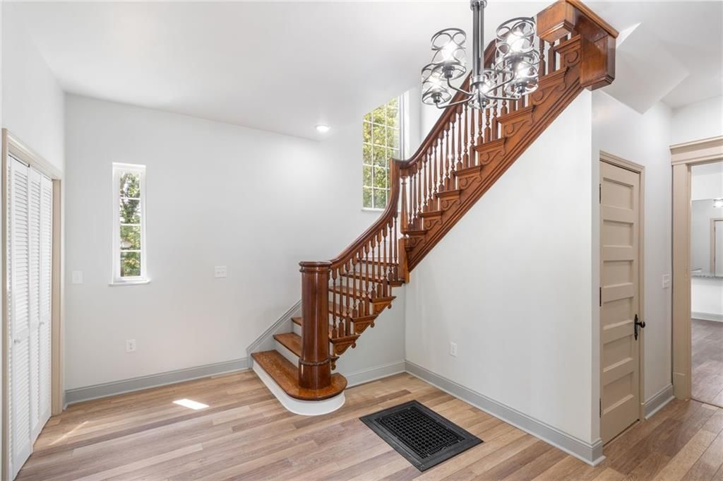 300 S Lexington Street — photo 8