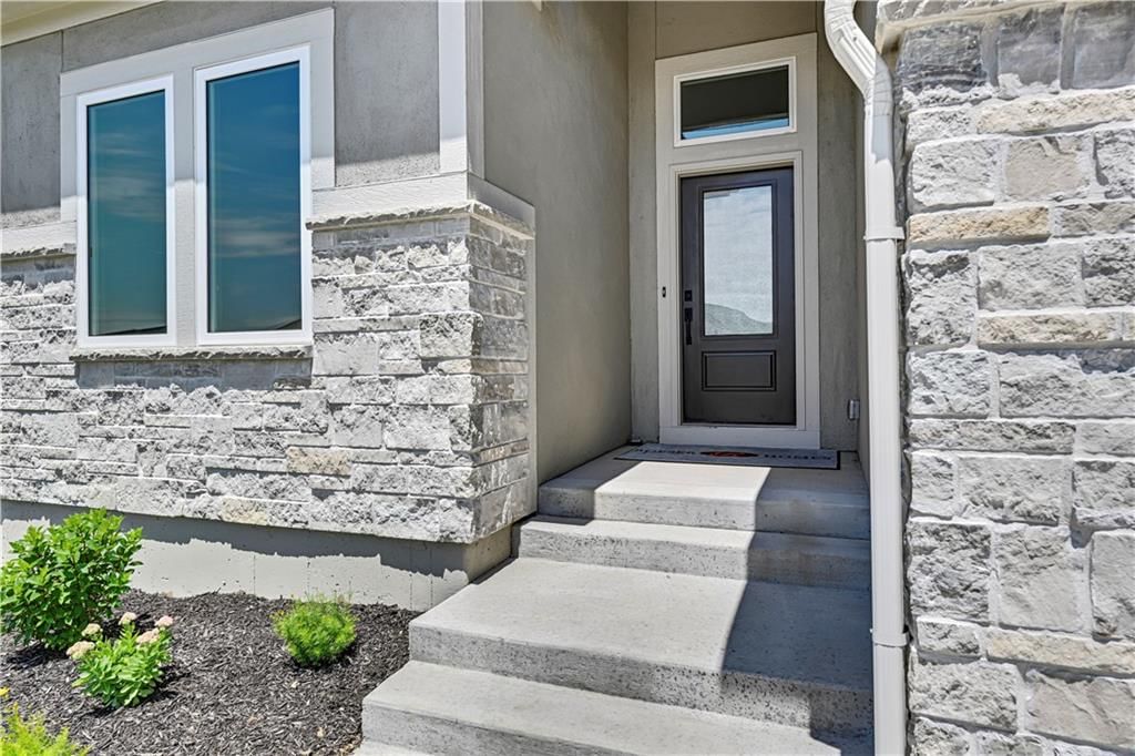 22092 W 94th Terrace — photo 2
