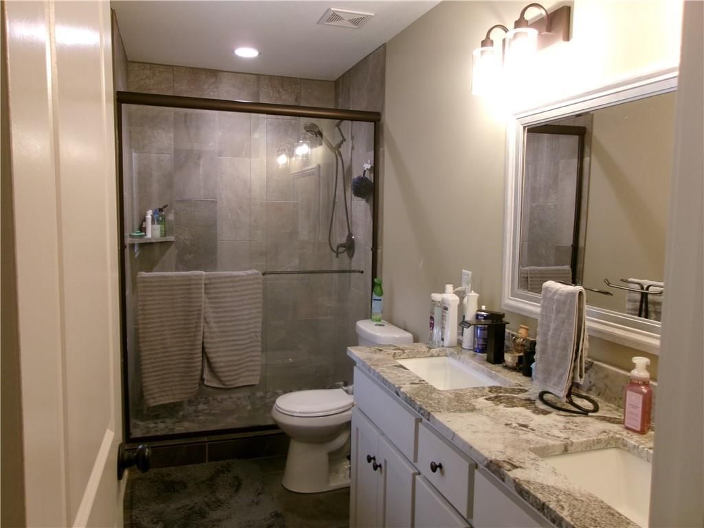 307 W Pacific Street — photo 6