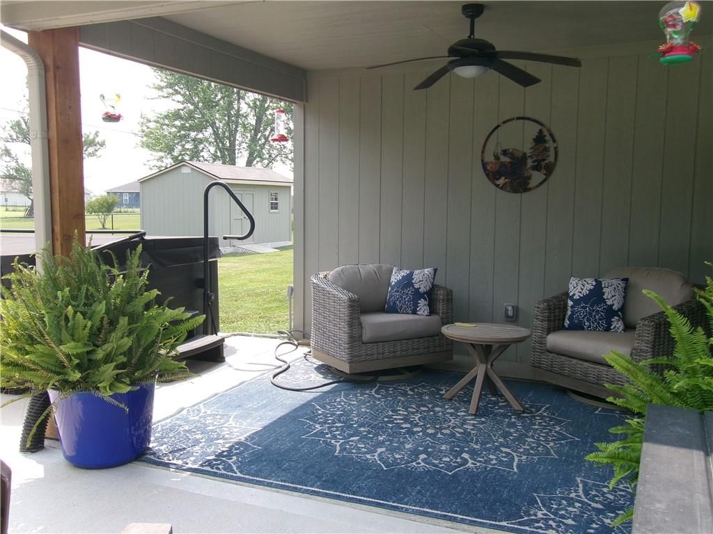 307 W Pacific Street — photo 9
