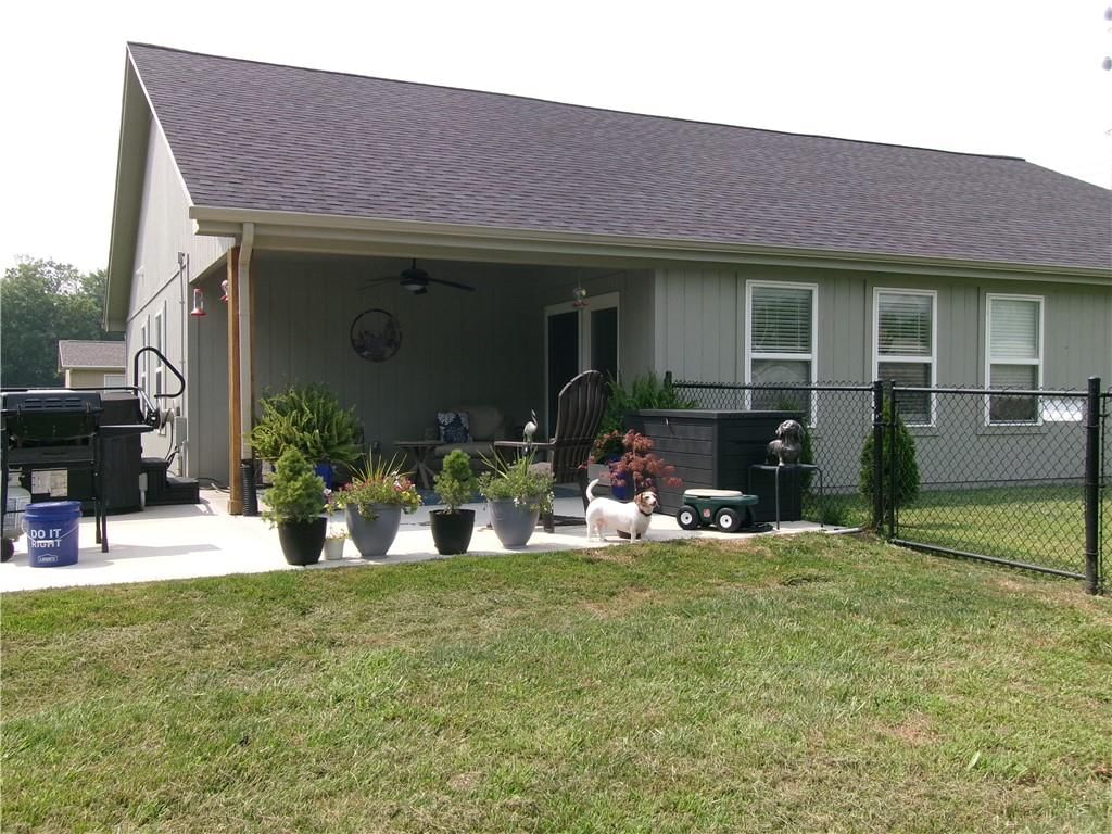 307 W Pacific Street — photo 11