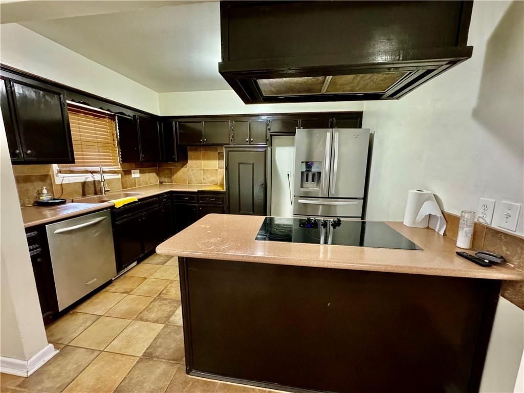 Photo 4 of 17 - 4432 NORLEDGE Avenue