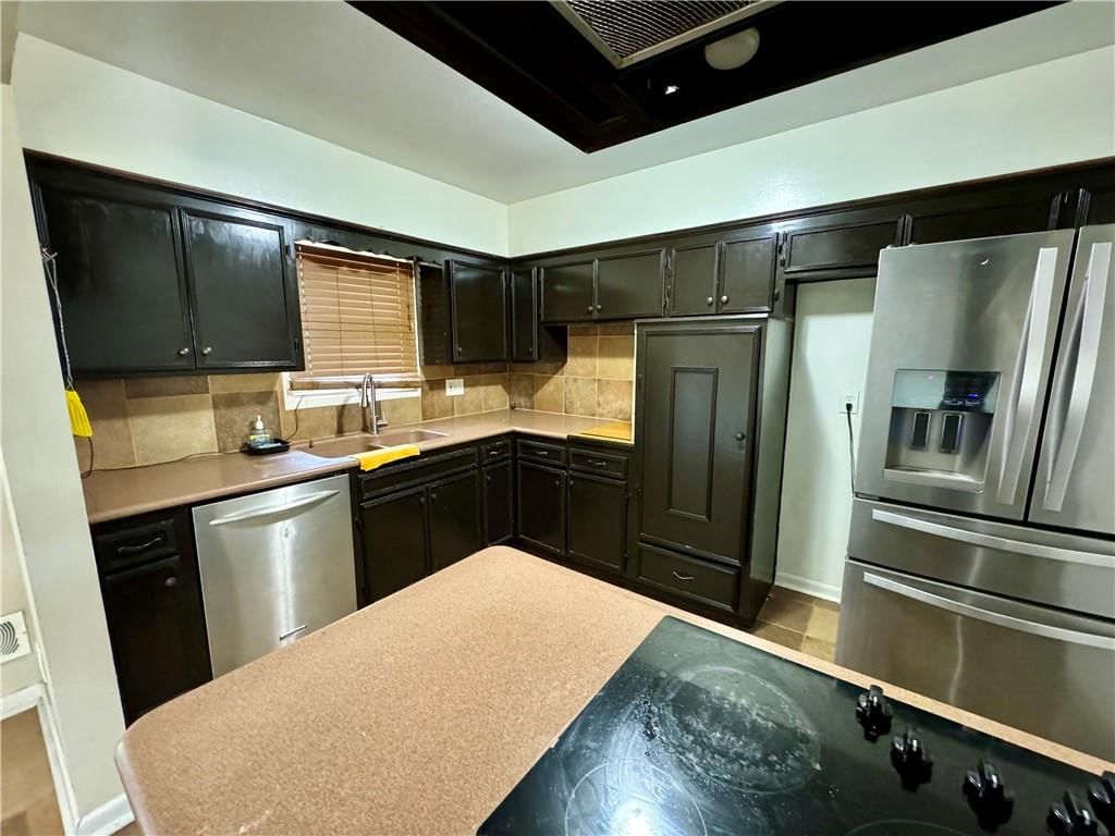 Photo 5 of 17 - 4432 NORLEDGE Avenue