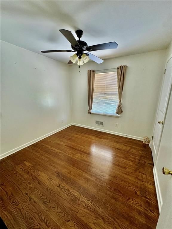 Photo 6 of 17 - 4432 NORLEDGE Avenue